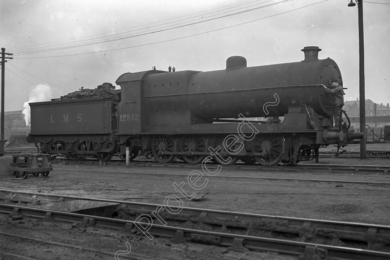 WD0815 
 ENGINE CLASS: Lancashire and Yorkshire ENGINE NUMBER: 12952 LOCATION: Newton Heath DATE: 01 June 1948 COMMENTS: 
 Keywords: 01 June 1948, 12952, Cooperline, Lancashire and Yorkshire, Newton Heath, Steam, WD Cooper, locomotives, railway photography, trains