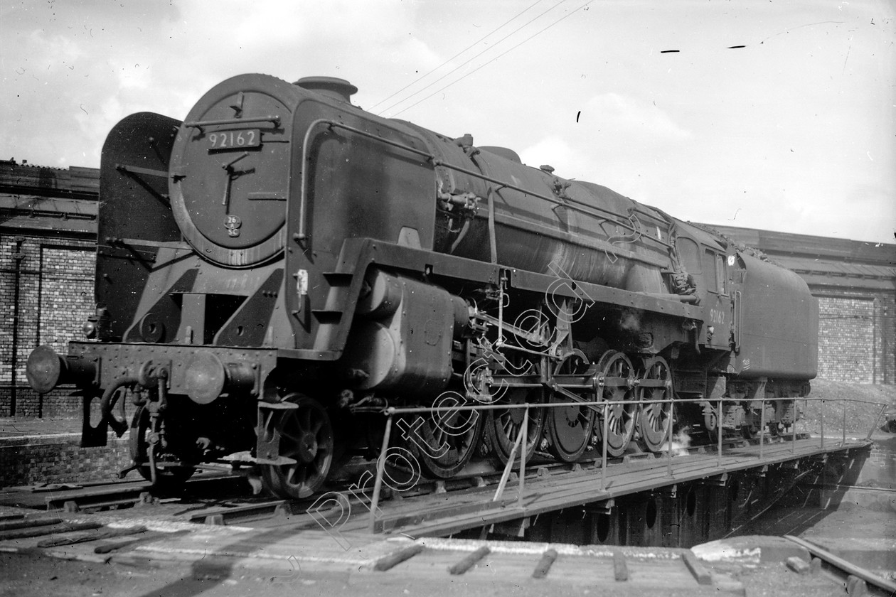 WD2673 
 ENGINE CLASS: BR Class 9 ENGINE NUMBER: 92162 LOCATION: Patricroft DATE: 08 August 1962 COMMENTS: 
 Keywords: 08 August 1962, 92162, BR Class 9, Cooperline, Patricroft, Steam, WD Cooper, locomotives, railway photography, trains