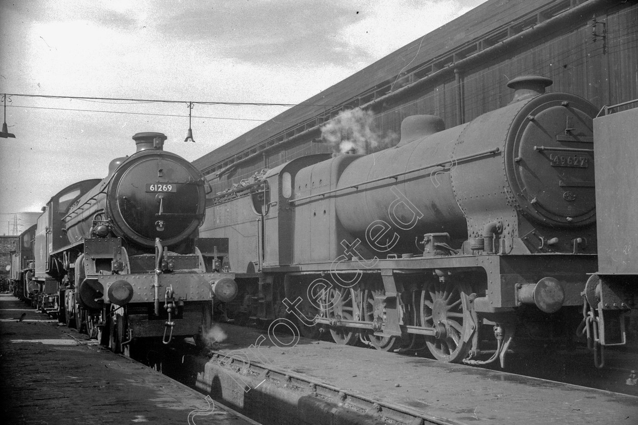 WD2714 
 ENGINE CLASS: L.N.E.R. ENGINE NUMBER: 61269 LOCATION: Brindle Heath DATE: 08 August 1961 COMMENTS: 
 Keywords: 08 August 1961, 61269, Brindle Heath, Cooperline, L.N.E.R., Steam, WD Cooper, locomotives, railway photography, trains