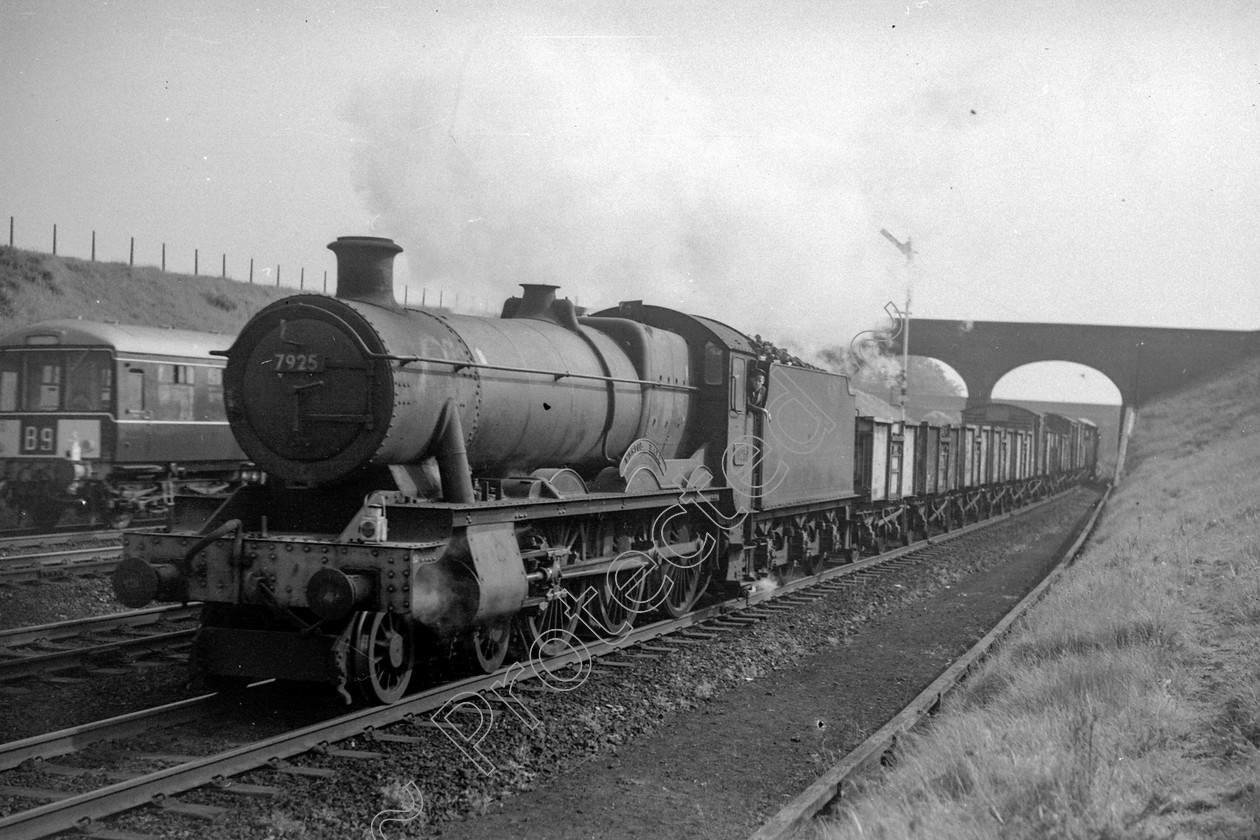 WD2837 
 ENGINE CLASS: GWR ENGINE NUMBER: 7925 LOCATION: near Chester DATE: 27 May 1964 COMMENTS: 
 Keywords: 27 May 1964, 7925, Cooperline, GWR, Near Chester, Steam, WD Cooper, locomotives, railway photography, trains