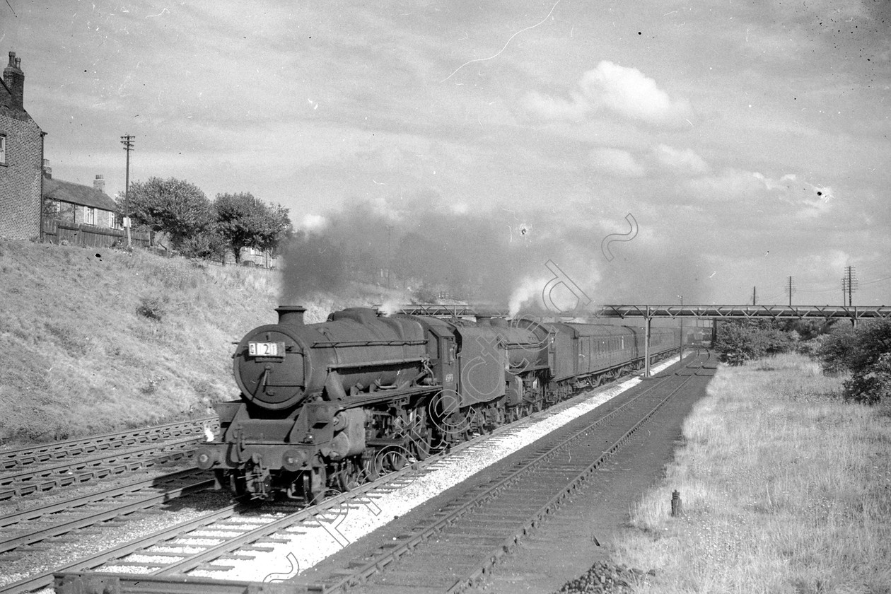 WD2716 
 ENGINE CLASS: L.N.E.R. ENGINE NUMBER: 61298 LOCATION: Moorside DATE: 20 August 1960 COMMENTS: 
 Keywords: 20 August 1960, 61298, Cooperline, L.N.E.R., Moorside, Steam, WD Cooper, locomotives, railway photography, trains