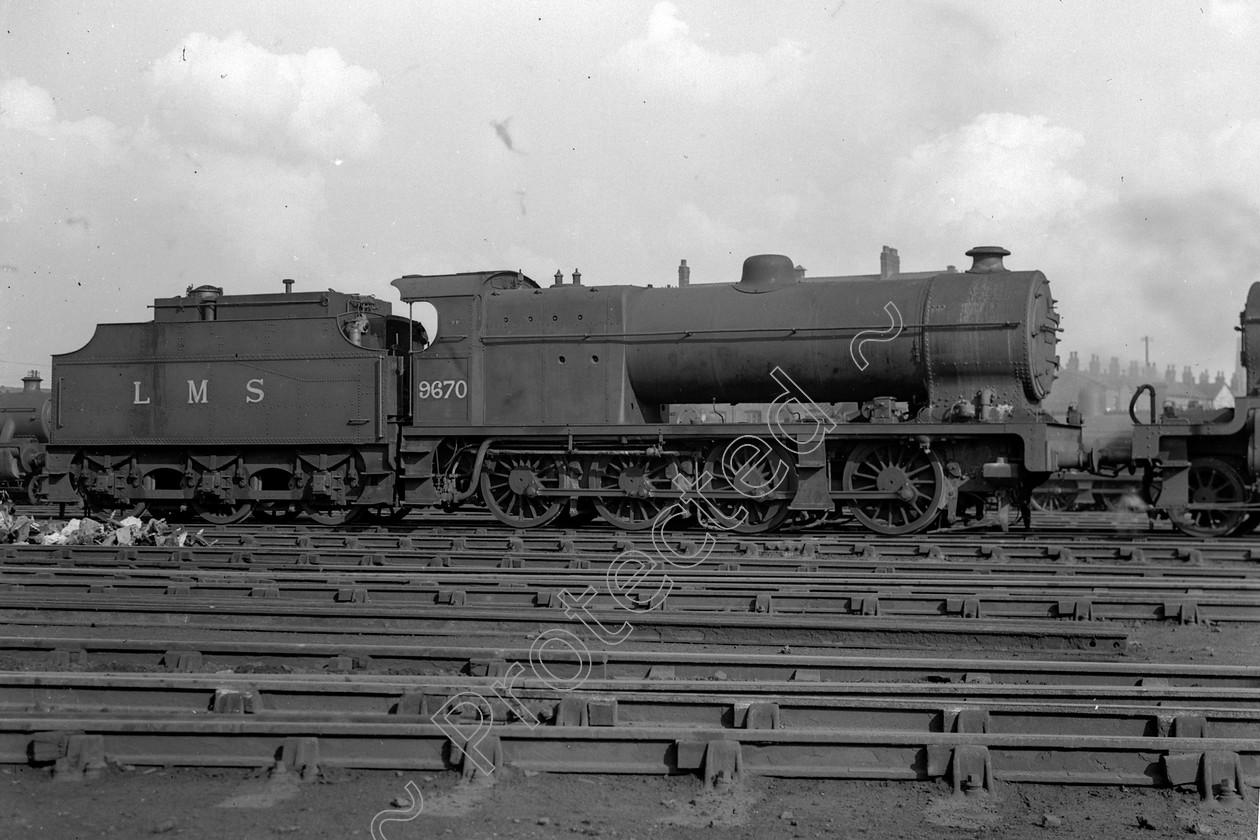 WD0772 
 ENGINE CLASS: Fowler 0-8-0 ENGINE NUMBER: 9670 LOCATION: Newton Heath DATE: 01 June 1948 COMMENTS: 
 Keywords: 01 June 1948, 9670, Cooperline, Fowler 0-8-0, Newton Heath, Steam, WD Cooper, locomotives, railway photography, trains