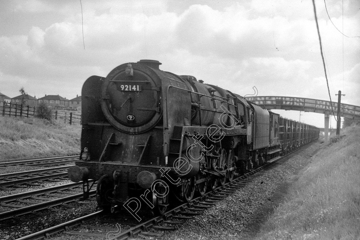 WD2663 
 ENGINE CLASS: BR Class 9 ENGINE NUMBER: 92141 LOCATION: DATE: 03 February 1964 COMMENTS: 
 Keywords: 03 February 1964, 92141, BR Class 9, Cooperline, Steam, WD Cooper, locomotives, railway photography, trains