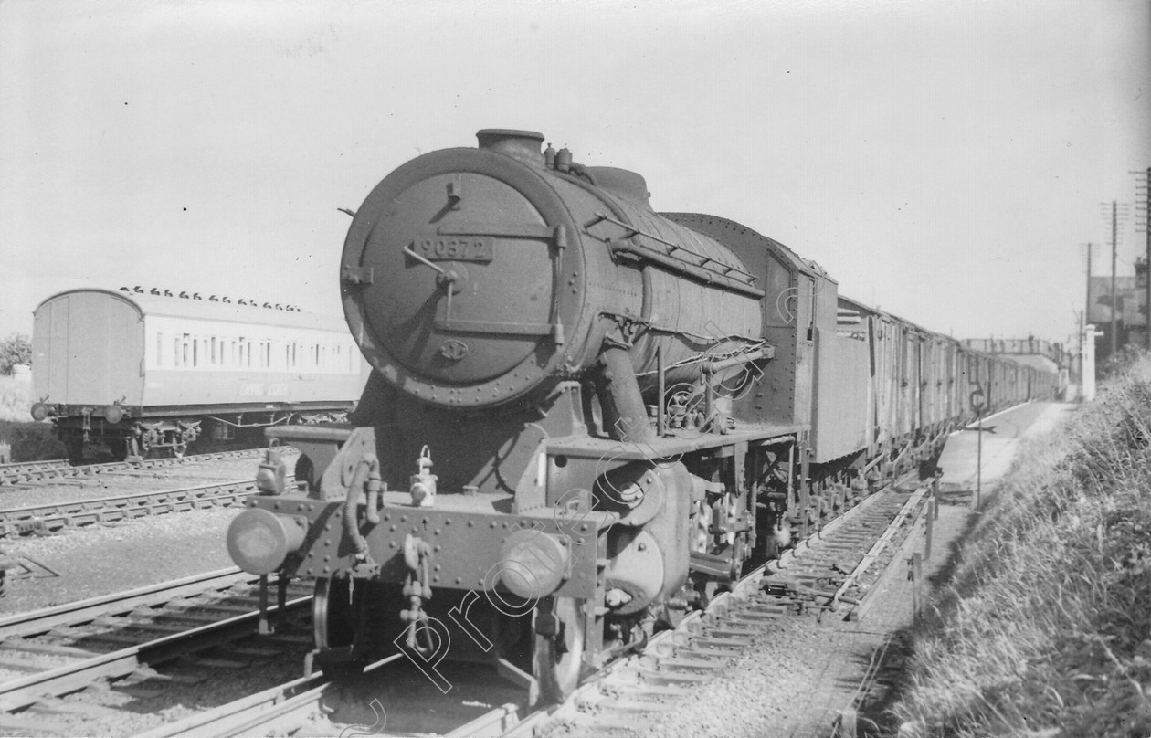 WD2522 
 ENGINE CLASS: Riddles 2-8-0 90000 ENGINE NUMBER: 90372 LOCATION: Hest Bank DATE: 24 August 1964 COMMENTS: 
 Keywords: 24 August 1964, 90372, Cooperline, Hest bank, Riddles 2-8-0 90000, Steam, WD Cooper, locomotives, railway photography, trains