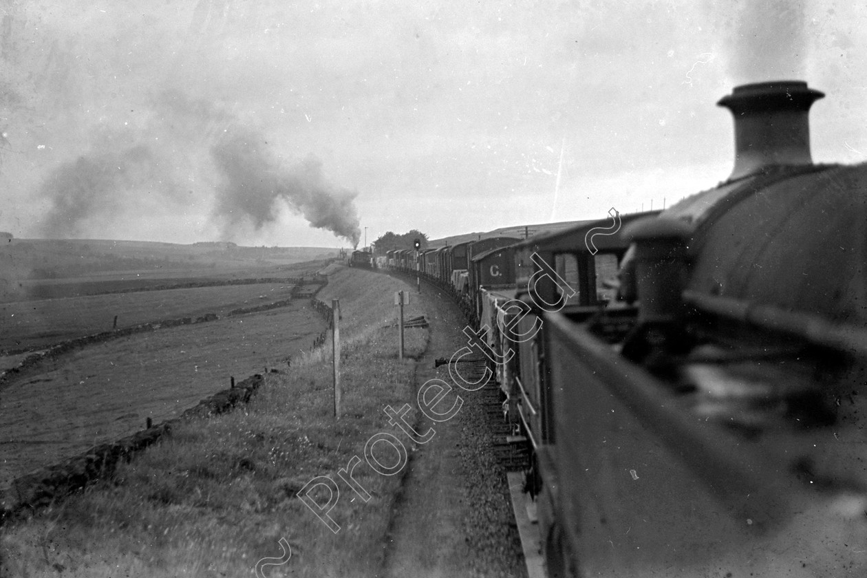 WD1045 
 ENGINE CLASS: 2-6-4 Tanks ENGINE NUMBER: 42424 LOCATION: DATE: 00.00.1947 COMMENTS: from engine footplate when banking 
 Keywords: 00.00.1947, 2-6-4 Tanks, 42424, Cooperline, Steam, WD Cooper, from engine footplate when banking, locomotives, railway photography, trains