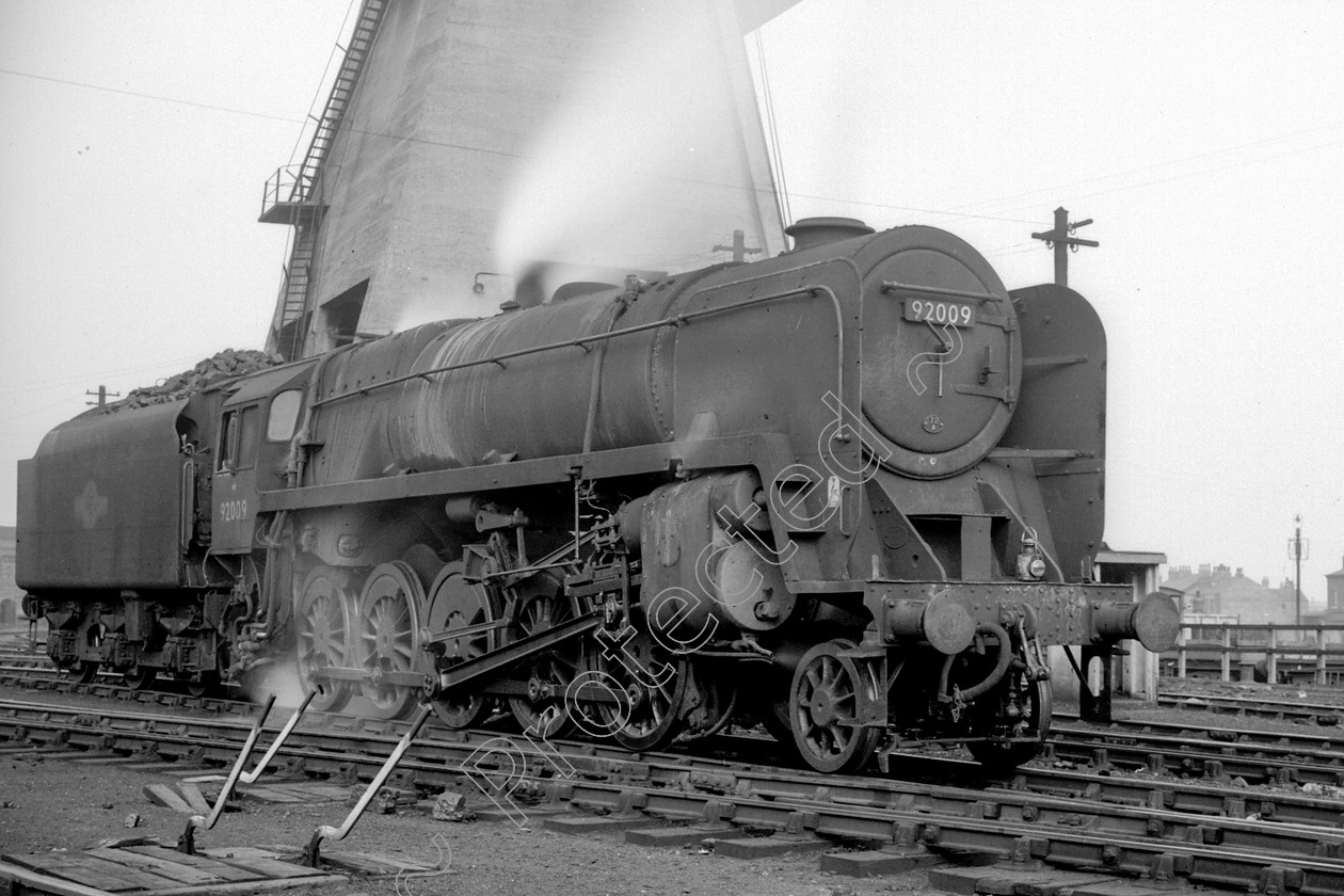 WD2606 
 ENGINE CLASS: BR Class 9 ENGINE NUMBER: 92009 LOCATION: Patricroft DATE: 12 August 1964 COMMENTS: 
 Keywords: 12 August 1964, 92009, BR Class 9, Cooperline, Patricroft, Steam, WD Cooper, locomotives, railway photography, trains