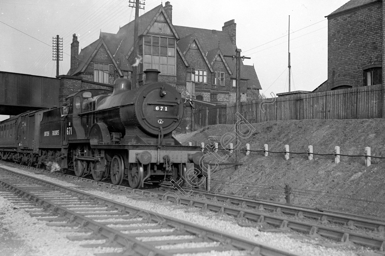 WD0568 
 ENGINE CLASS: Class 2 4-4-0 ENGINE NUMBER: 671 LOCATION: Eccles DATE: 17 May 1948 COMMENTS: 
 Keywords: 17 May 1948, 671, Class 2 4-4-0, Cooperline, Eccles, Steam, WD Cooper, locomotives, railway photography, trains