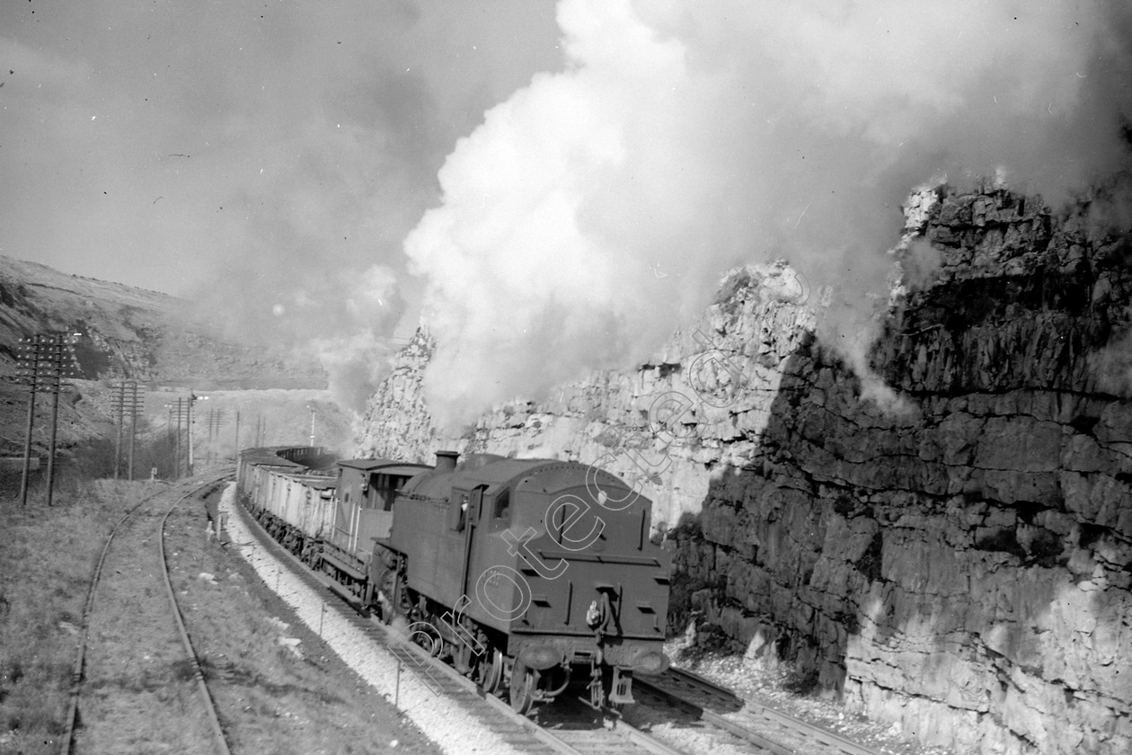 WD1008 
 ENGINE CLASS: 2-6-4 Tanks ENGINE NUMBER: 42053 LOCATION: Cheedale DATE: 23 March 1963 COMMENTS: 
 Keywords: 2-6-4 Tanks, 23 March 1963, 42053, Cheedale, Cooperline, Steam, WD Cooper, locomotives, railway photography, trains