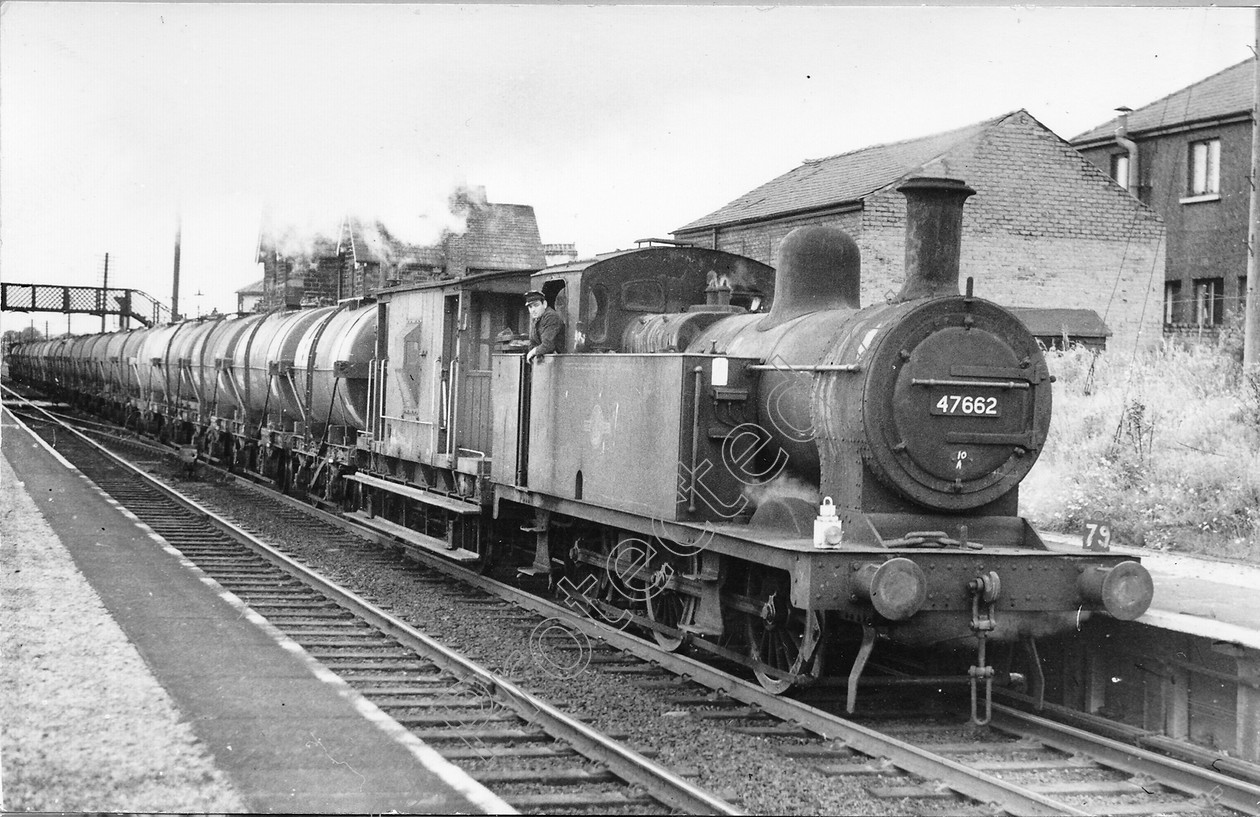 WD1368 
 ENGINE CLASS: 0-6-0 Tanks (Jinty) ENGINE NUMBER: 47662 LOCATION: Hest Bank DATE: 17 June 1964 COMMENTS: Station 
 Keywords: 0-6-0 Tanks (Jinty), 17 June 1964, 47662, Cooperline, Hest bank, Station, Steam, WD Cooper, locomotives, railway photography, trains