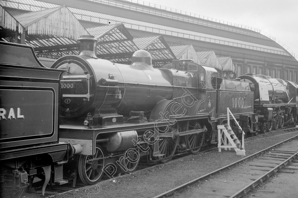 WD0500 
 ENGINE CLASS: Midland Compounds ENGINE NUMBER: 1000 LOCATION: DATE: 29 March 1962 COMMENTS: Manchester Central on exhibit 
 Keywords: 1000, 29 March 1962, Cooperline, Manchester Central on exhibit, Midland Compounds, Steam, WD Cooper, locomotives, railway photography, trains