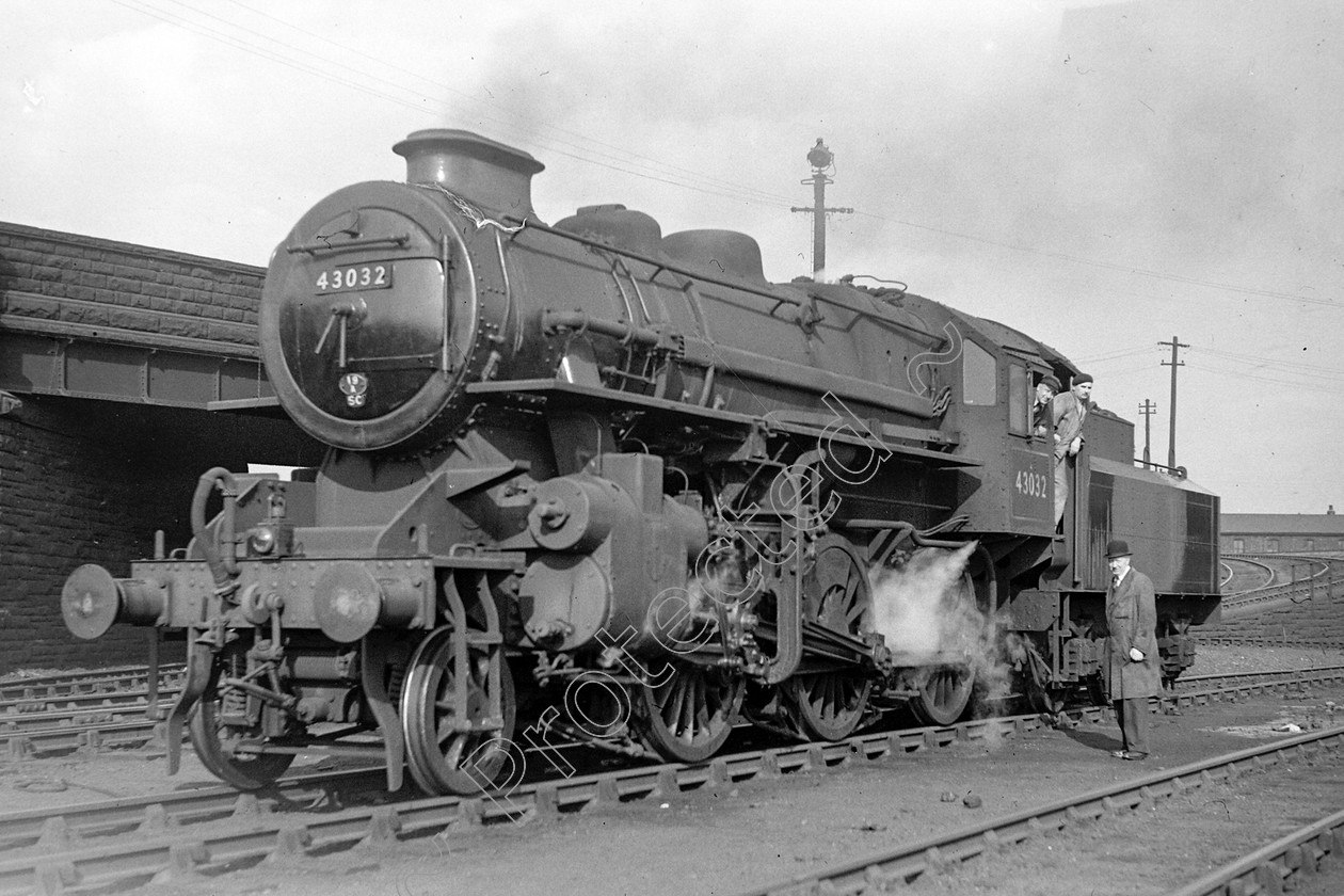 WD0894 
 ENGINE CLASS: Ivatt 6400 & 3000 ENGINE NUMBER: 43032 LOCATION: Edgehill DATE: 12 July 1950 COMMENTS: 
 Keywords: 12 July 1950, 43032, Cooperline, Edgehill, Ivatt 6400 & 3000, Steam, WD Cooper, locomotives, railway photography, trains