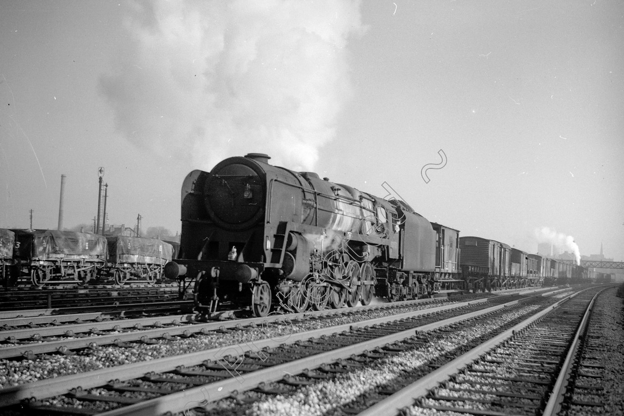 WD2634 
 ENGINE CLASS: BR Class 9 ENGINE NUMBER: 92052 LOCATION: Patricroft DATE: 18 January 1967 COMMENTS: 
 Keywords: 18 January 1967, 92052, BR Class 9, Cooperline, Patricroft, Steam, WD Cooper, locomotives, railway photography, trains