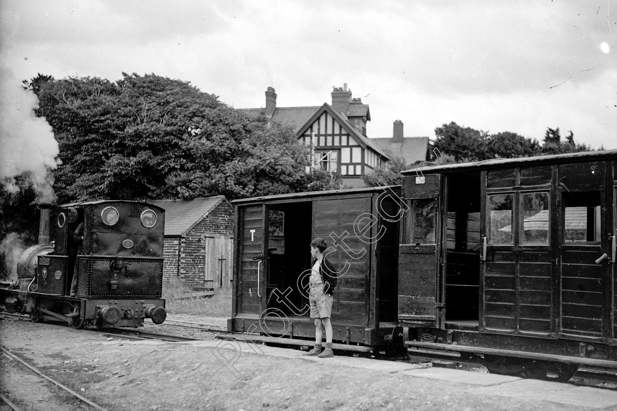 WD2857 
 ENGINE CLASS: GWR ENGINE NUMBER: LOCATION: Towyn DATE: COMMENTS: 
 Keywords: Cooperline, GWR, Steam, Towyn, WD Cooper, locomotives, railway photography, trains