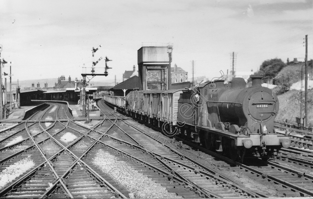 WD0750 
 ENGINE CLASS: Class 4 0-6-0 ENGINE NUMBER: 44386 LOCATION: Carnforth DATE: 25 August 1964 COMMENTS: 
 Keywords: 25 August 1964, 44386, Carnforth, Class 4 0-6-0, Cooperline, Steam, WD Cooper, locomotives, railway photography, trains