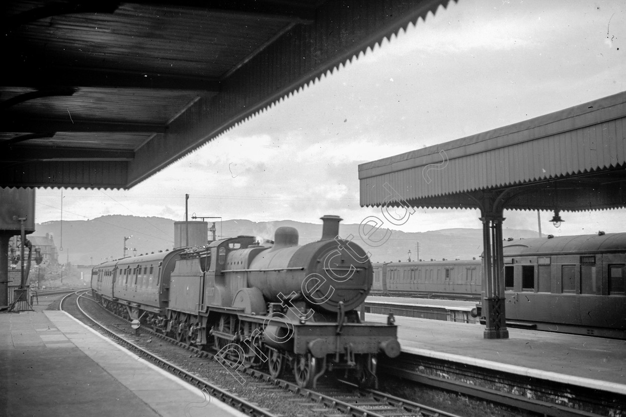 WD0533 
 ENGINE CLASS: Midland Compounds ENGINE NUMBER: 41107 LOCATION: Llandudno Junction DATE: 00.05.1950 COMMENTS: 
 Keywords: 00.05.1950, 41107, Cooperline, Llandudno Junction, Midland Compounds, Steam, WD Cooper, locomotives, railway photography, trains