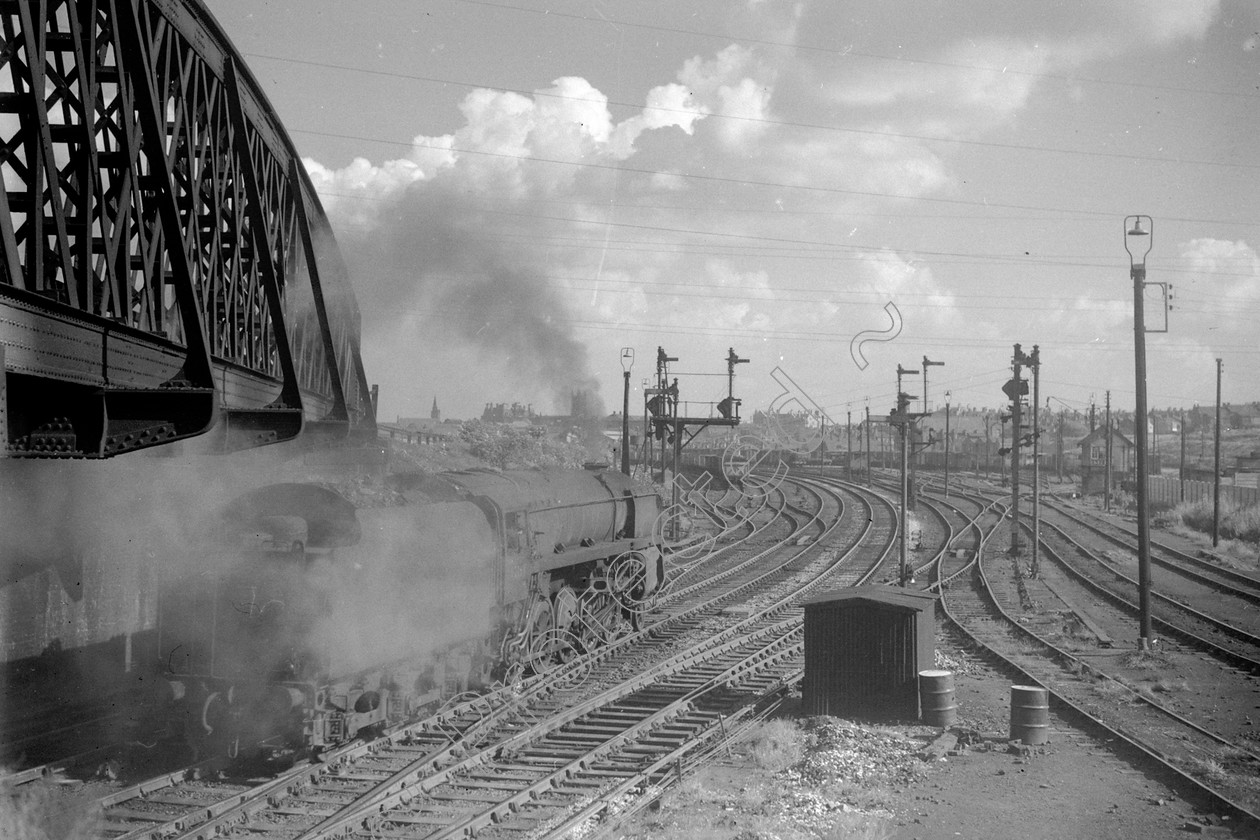 WD2670 
 ENGINE CLASS: BR Class 9 ENGINE NUMBER: 92161 LOCATION: Brindle Heath DATE: 12 August 1960 COMMENTS: 
 Keywords: 12 August 1960, 92161, BR Class 9, Brindle Heath, Cooperline, Steam, WD Cooper, locomotives, railway photography, trains