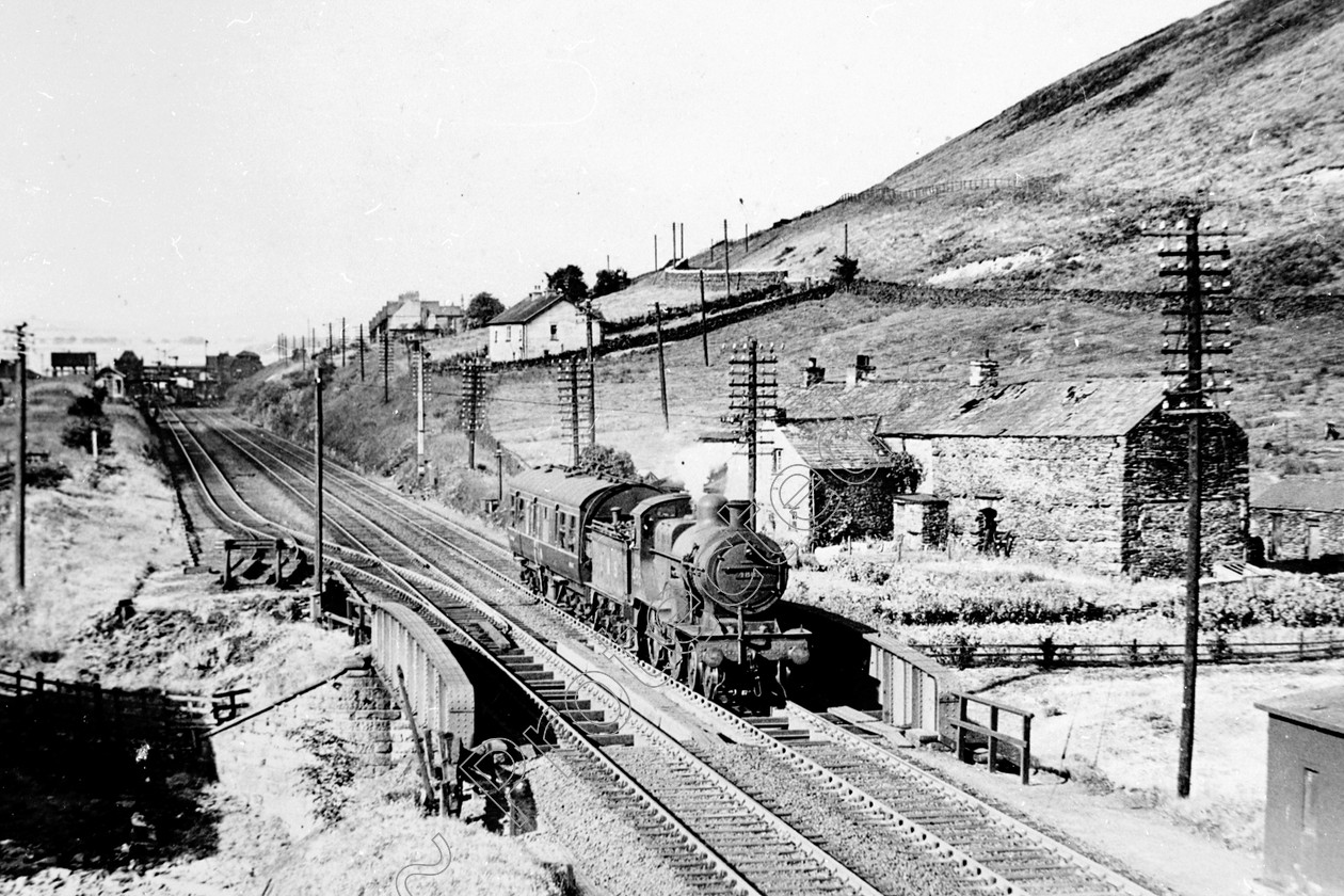 WD0553 
 ENGINE CLASS: Class 2 4-4-0 ENGINE NUMBER: 488 LOCATION: Tebay DATE: 21 August 1947 COMMENTS: 
 Keywords: 21 August 1947, 488, Class 2 4-4-0, Cooperline, Steam, Tebay, WD Cooper, locomotives, railway photography, trains