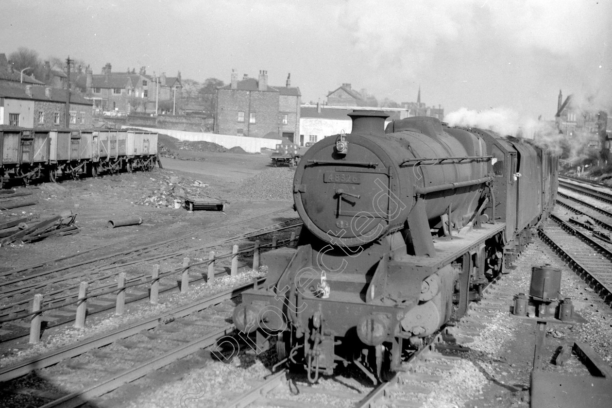 WD2032 
 ENGINE CLASS: Stanier Class 8 2-8-0 ENGINE NUMBER: 48326 LOCATION: Eccles Junction DATE: 07 April 1964 COMMENTS: 
 Keywords: 07 April 1964, 48326, Cooperline, Eccles Junction, Stanier Class 8 2-8-0, Steam, WD Cooper, locomotives, railway photography, trains