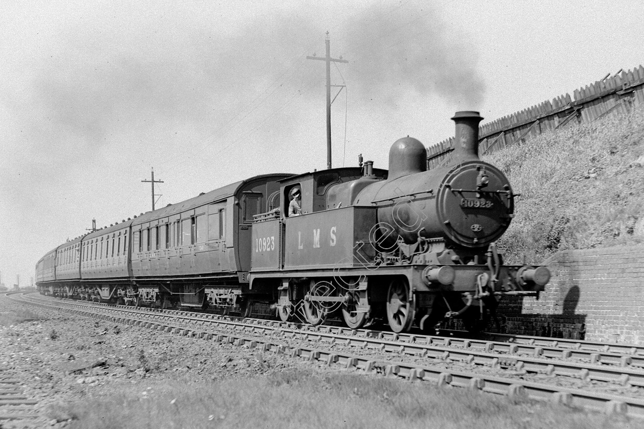 WD0824 
 ENGINE CLASS: Lancashire and Yorkshire ENGINE NUMBER: 10923 LOCATION: Walkden DATE: 10 September 1945 COMMENTS: 
 Keywords: 10 September 1945, 10923, Cooperline, Lancashire and Yorkshire, Steam, WD Cooper, Walkden, locomotives, railway photography, trains