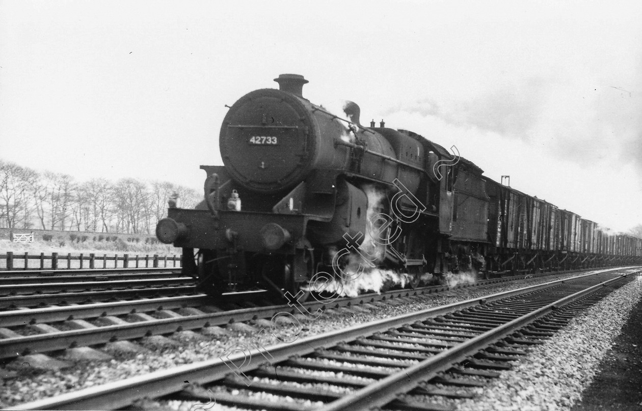 WD0623 
 ENGINE CLASS: Moguls 2-6-0 ENGINE NUMBER: 42733 LOCATION: Winwick DATE: 05 November 1963 COMMENTS: 
 Keywords: 05 November 1963, 42733, Cooperline, Moguls 2-6-0, Steam, WD Cooper, Winwick, locomotives, railway photography, trains