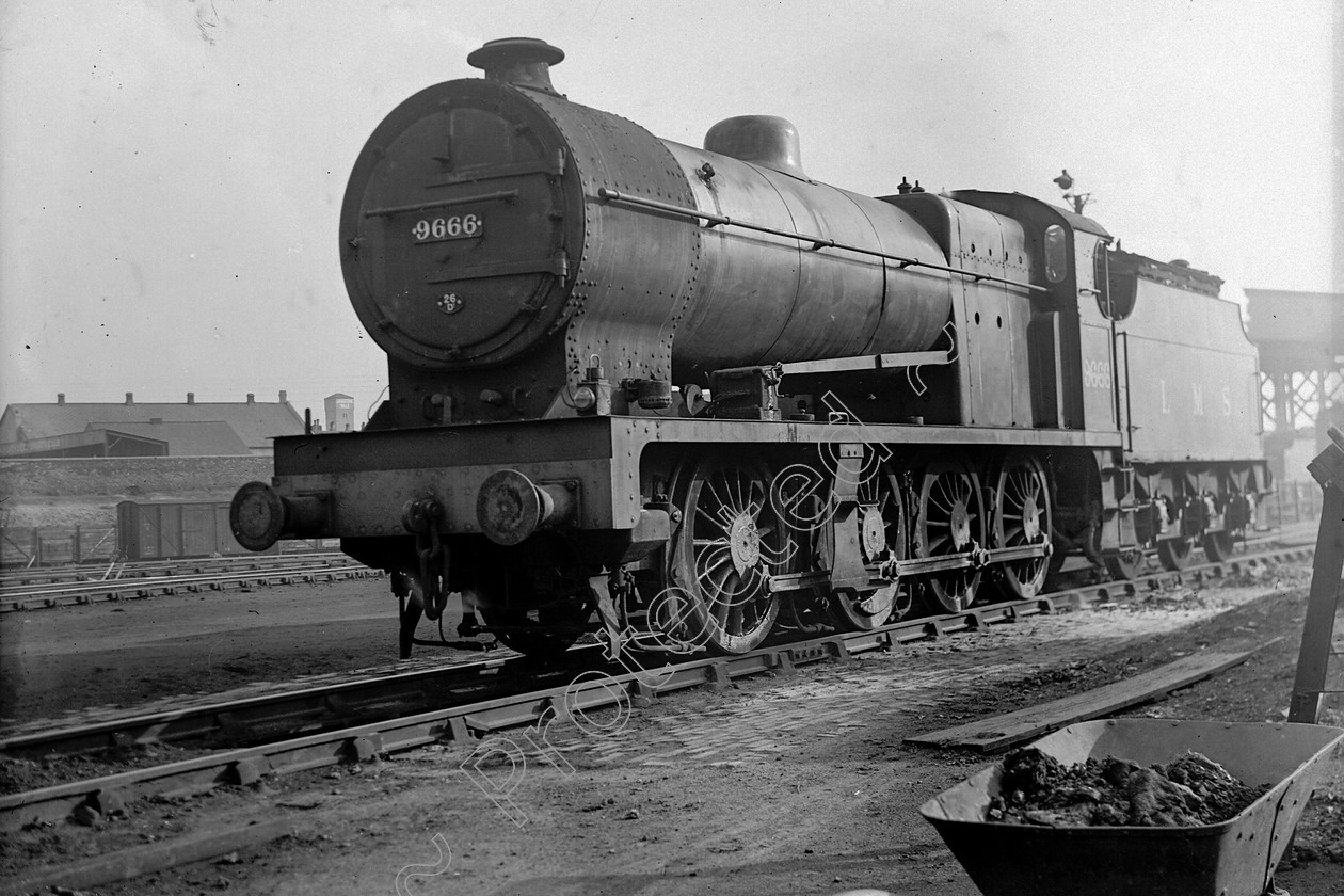 WD0778 
 ENGINE CLASS: Fowler 0-8-0 ENGINE NUMBER: 9666 LOCATION: Newton Heath DATE: 01 June 1948 COMMENTS: 
 Keywords: 01 June 1948, 9666, Cooperline, Fowler 0-8-0, Newton Heath, Steam, WD Cooper, locomotives, railway photography, trains