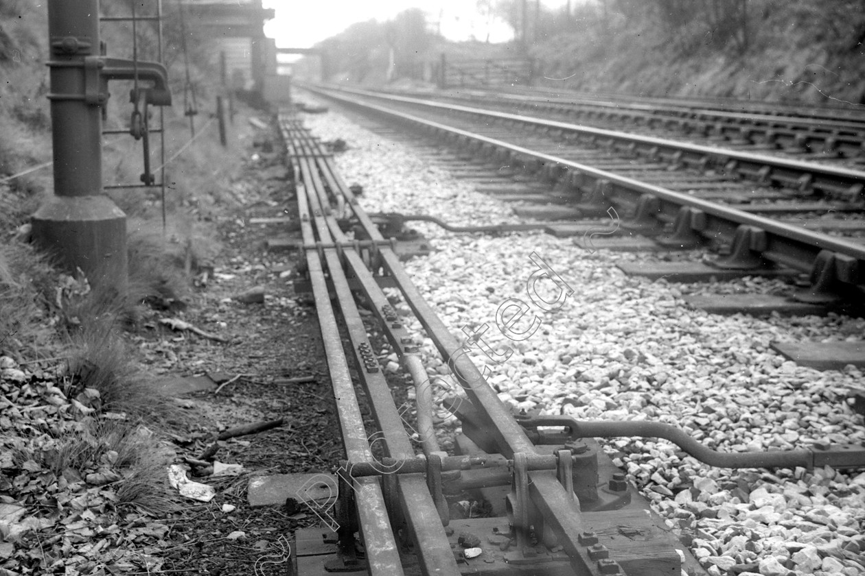 WD2877 
 ENGINE CLASS: Points of Interest ENGINE NUMBER: LOCATION: Point rodding DATE: COMMENTS: 
 Keywords: Cooperline, Point rodding, Points of Interest, Steam, WD Cooper, locomotives, railway photography, trains