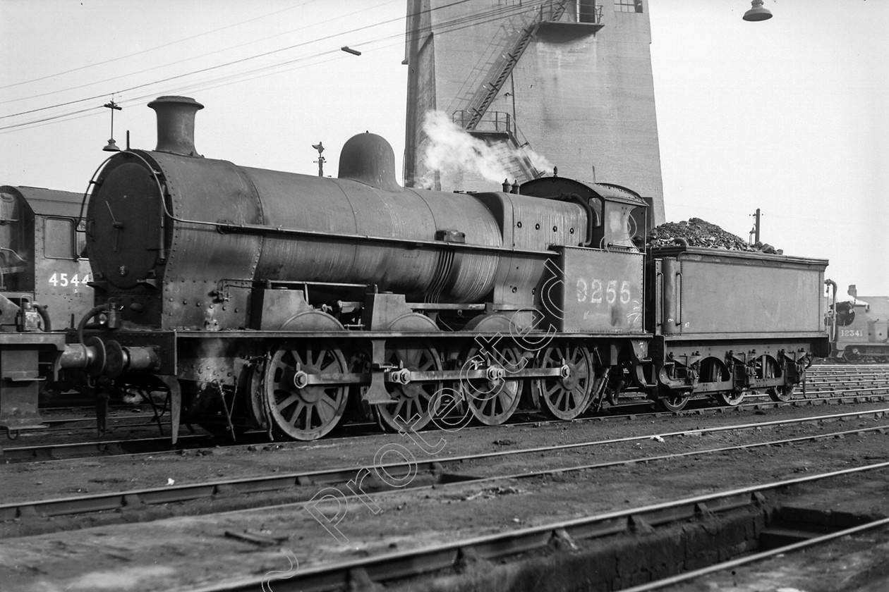 WD0909 
 ENGINE CLASS: L.N.W.R. ENGINE NUMBER: 9255 LOCATION: Patricroft DATE: 03 May 1949 COMMENTS: 
 Keywords: 03 May 1949, 9255, Cooperline, L.N.W.R., Patricroft, Steam, WD Cooper, locomotives, railway photography, trains