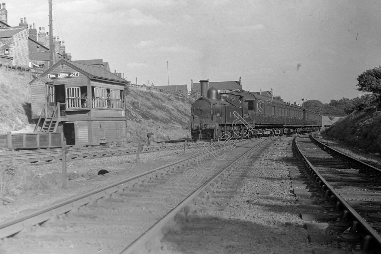 WD0977 
 ENGINE CLASS: L.N.W.R. ENGINE NUMBER: 27586 LOCATION: Roe Green DATE: 09 February 1938 COMMENTS: 
 Keywords: 09 February 1938, 27586, Cooperline, L.N.W.R., Roe Green, Steam, WD Cooper, locomotives, railway photography, trains