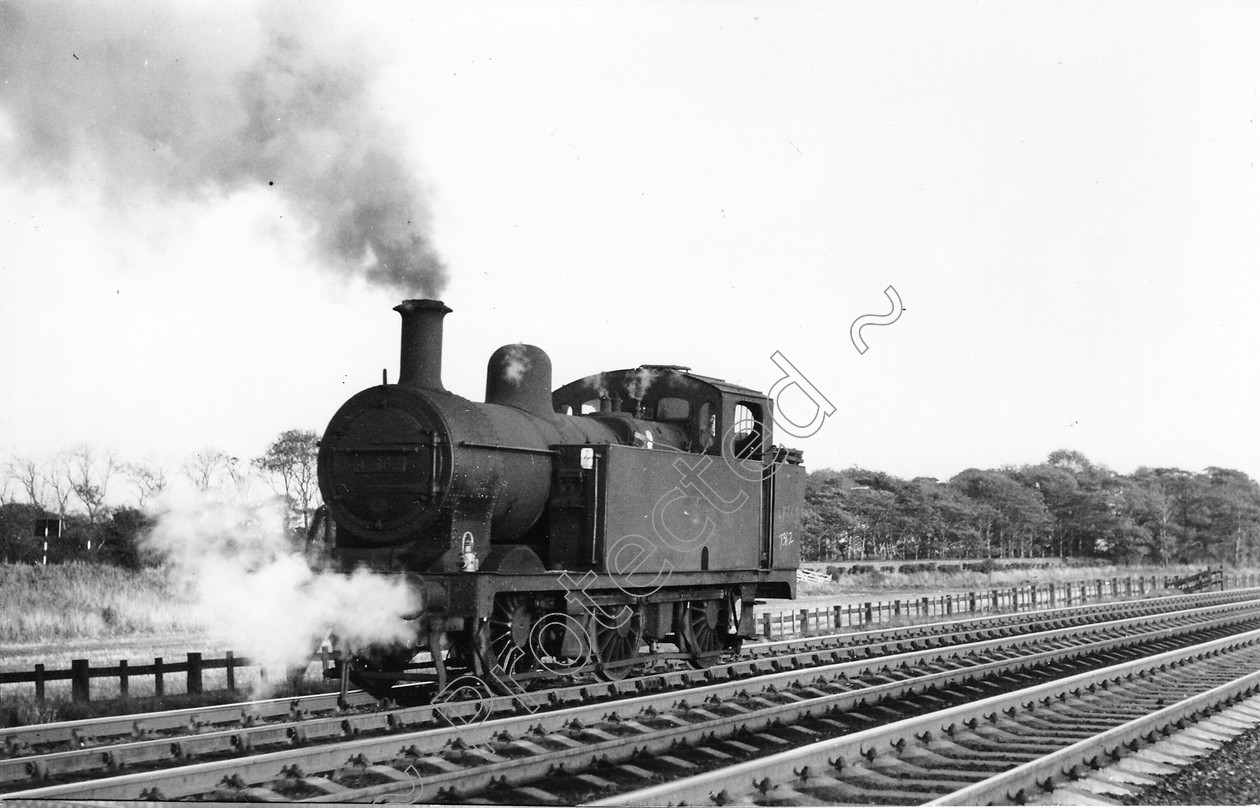 WD1350 
 ENGINE CLASS: 0-6-0 Tanks (Jinty) ENGINE NUMBER: 47362 LOCATION: Winwick DATE: 05 October 1962 COMMENTS: 
 Keywords: 0-6-0 Tanks (Jinty), 05 October 1962, 47362, Cooperline, Steam, WD Cooper, Winwick, locomotives, railway photography, trains