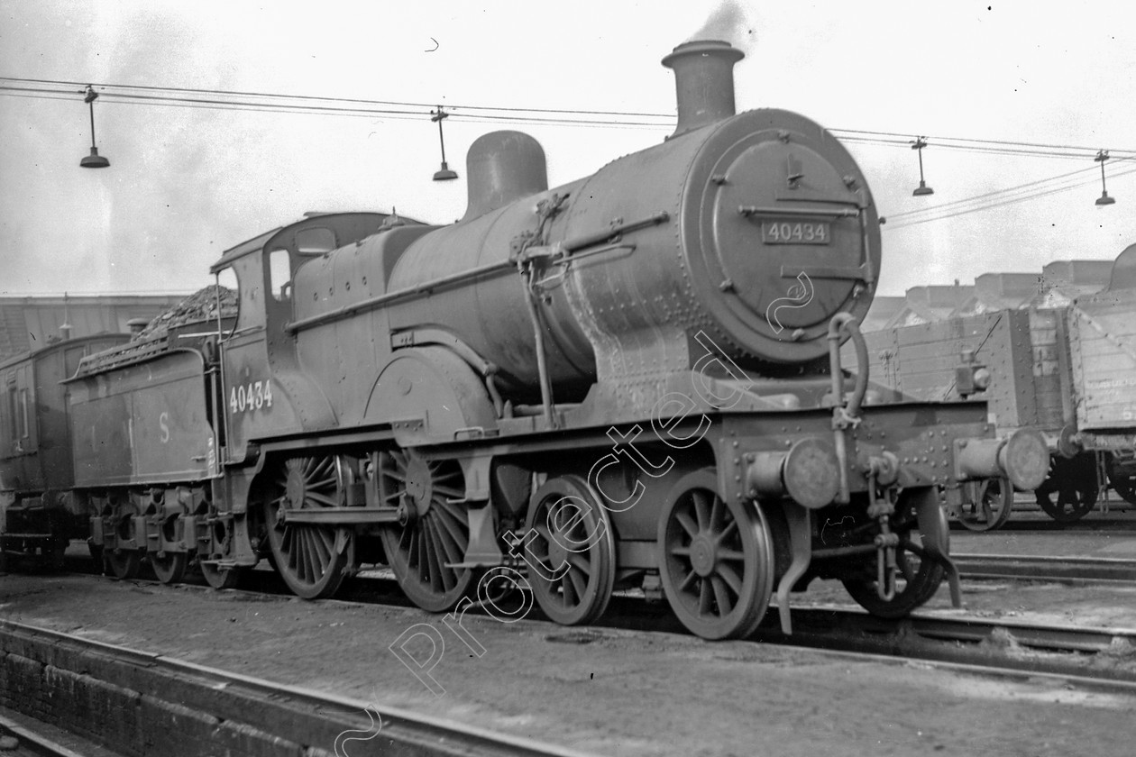 WD0564 
 ENGINE CLASS: Class 2 4-4-0 ENGINE NUMBER: 40434 LOCATION: Patricroft DATE: 00.07.1956 COMMENTS: 
 Keywords: 00.07.1956, 40434, Class 2 4-4-0, Cooperline, Patricroft, Steam, WD Cooper, locomotives, railway photography, trains