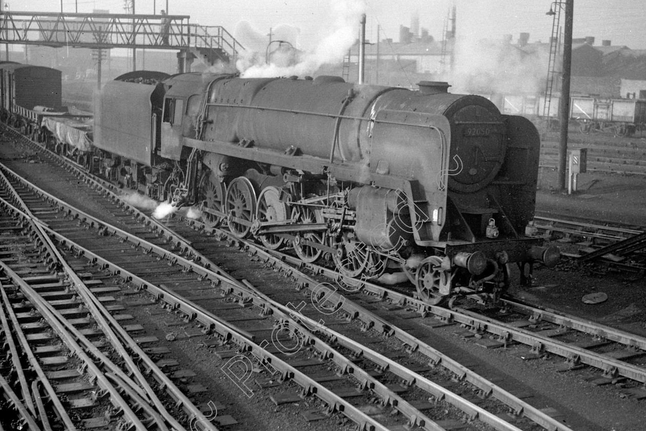 WD2630 
 ENGINE CLASS: BR Class 9 ENGINE NUMBER: 92050 LOCATION: Patricroft DATE: 26 June 1963 COMMENTS: 
 Keywords: 26 June 1963, 92050, BR Class 9, Cooperline, Patricroft, Steam, WD Cooper, locomotives, railway photography, trains