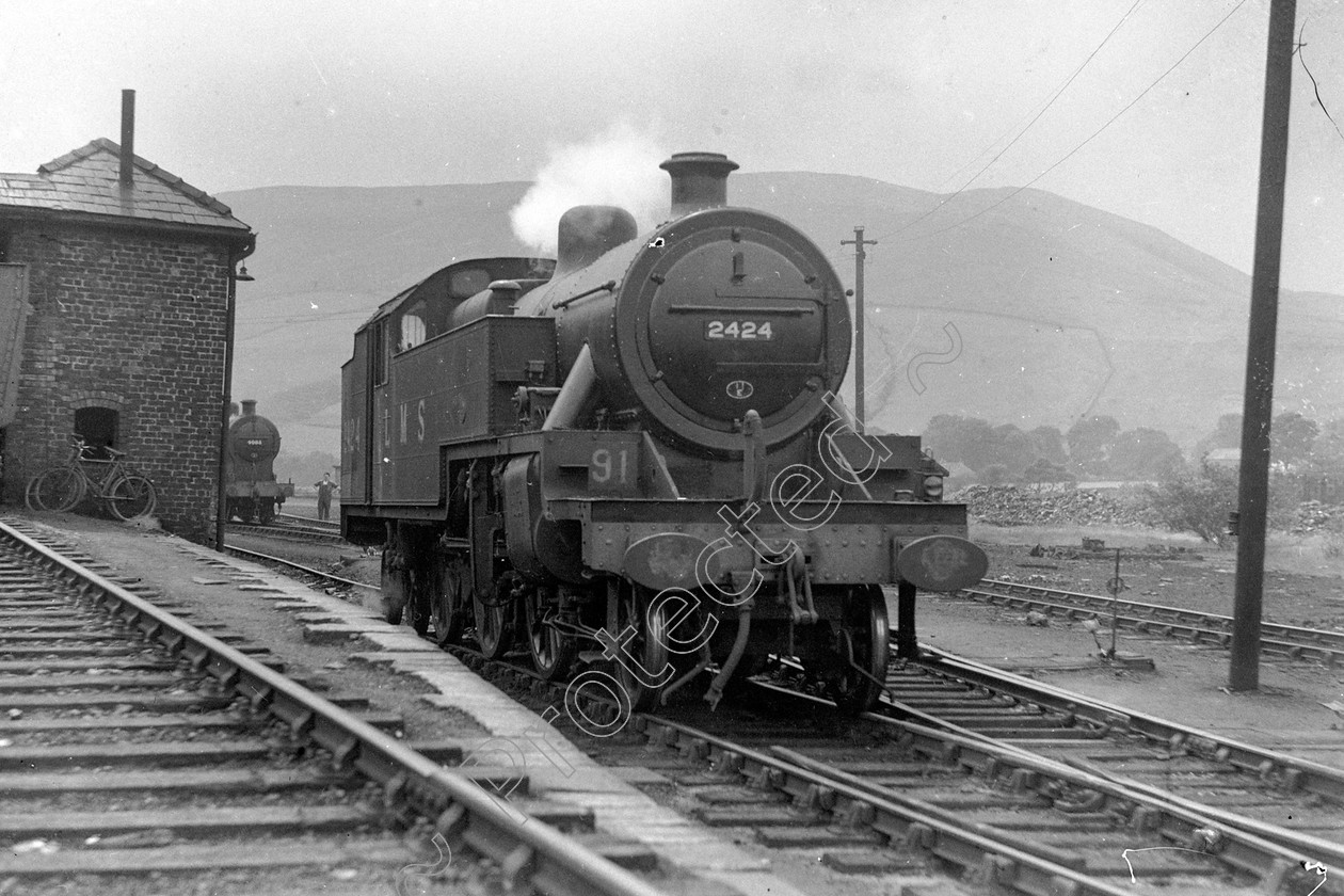 WD1003 
 ENGINE CLASS: 2-6-4 Tanks ENGINE NUMBER: 2424 LOCATION: Tebay DATE: 28 July 1947 COMMENTS: 
 Keywords: 2-6-4 Tanks, 2424, 28 July 1947, Cooperline, Steam, Tebay, WD Cooper, locomotives, railway photography, trains