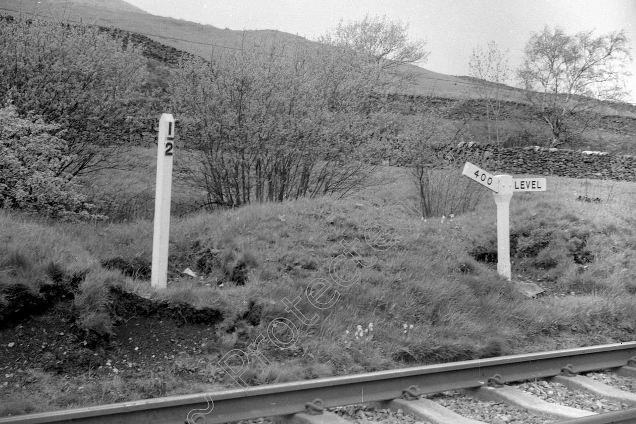 WD2883 
 ENGINE CLASS: Points of Interest ENGINE NUMBER: LOCATION: DATE: COMMENTS: Mile and gradient posts 
 Keywords: Cooperline, Mile and gradient posts, Points of Interest, Steam, WD Cooper, locomotives, railway photography, trains