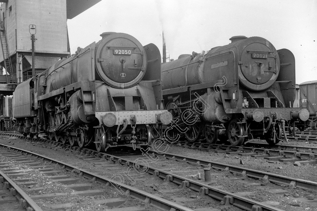 WD2629 
 ENGINE CLASS: BR Class 9 ENGINE NUMBER: 92050 LOCATION: Carnforth DATE: 14 September 1965 COMMENTS: 
 Keywords: 14 September 1965, 92050, BR Class 9, Carnforth, Cooperline, Steam, WD Cooper, locomotives, railway photography, trains