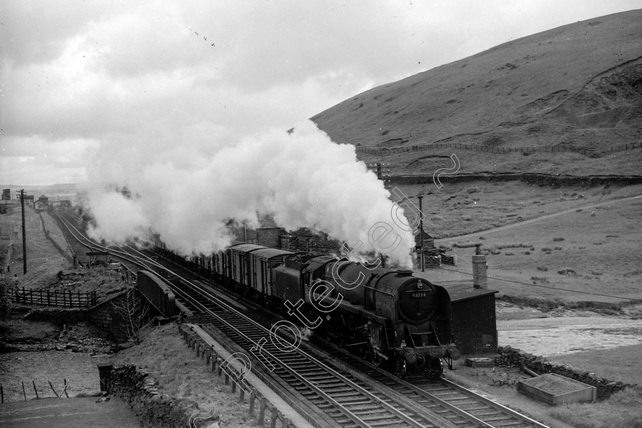 WD2684 
 ENGINE CLASS: BR Class 9 ENGINE NUMBER: 92233 LOCATION: Tebay DATE: 05 May 1964 COMMENTS: 
 Keywords: 05 May 1964, 92233, BR Class 9, Cooperline, Steam, Tebay, WD Cooper, locomotives, railway photography, trains