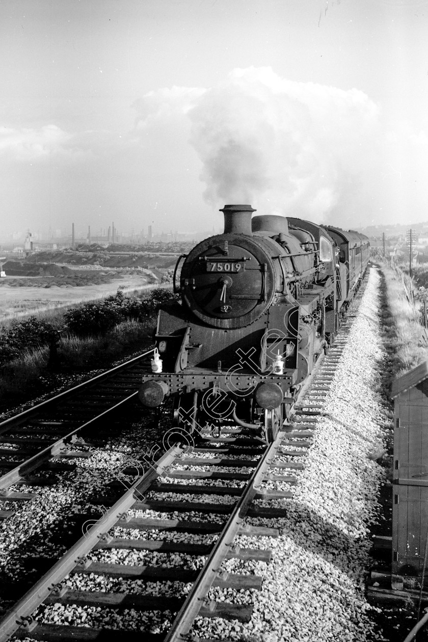 WD2479 
 ENGINE CLASS: BR 75000 4-6-0 ENGINE NUMBER: 75019 LOCATION: Pendlebury Bank DATE: 18 September 1962 COMMENTS: 
 Keywords: 18 September 1962, 75019, BR 75000 4-6-0, Cooperline, Pendlebury Bank, Steam, WD Cooper, locomotives, railway photography, trains