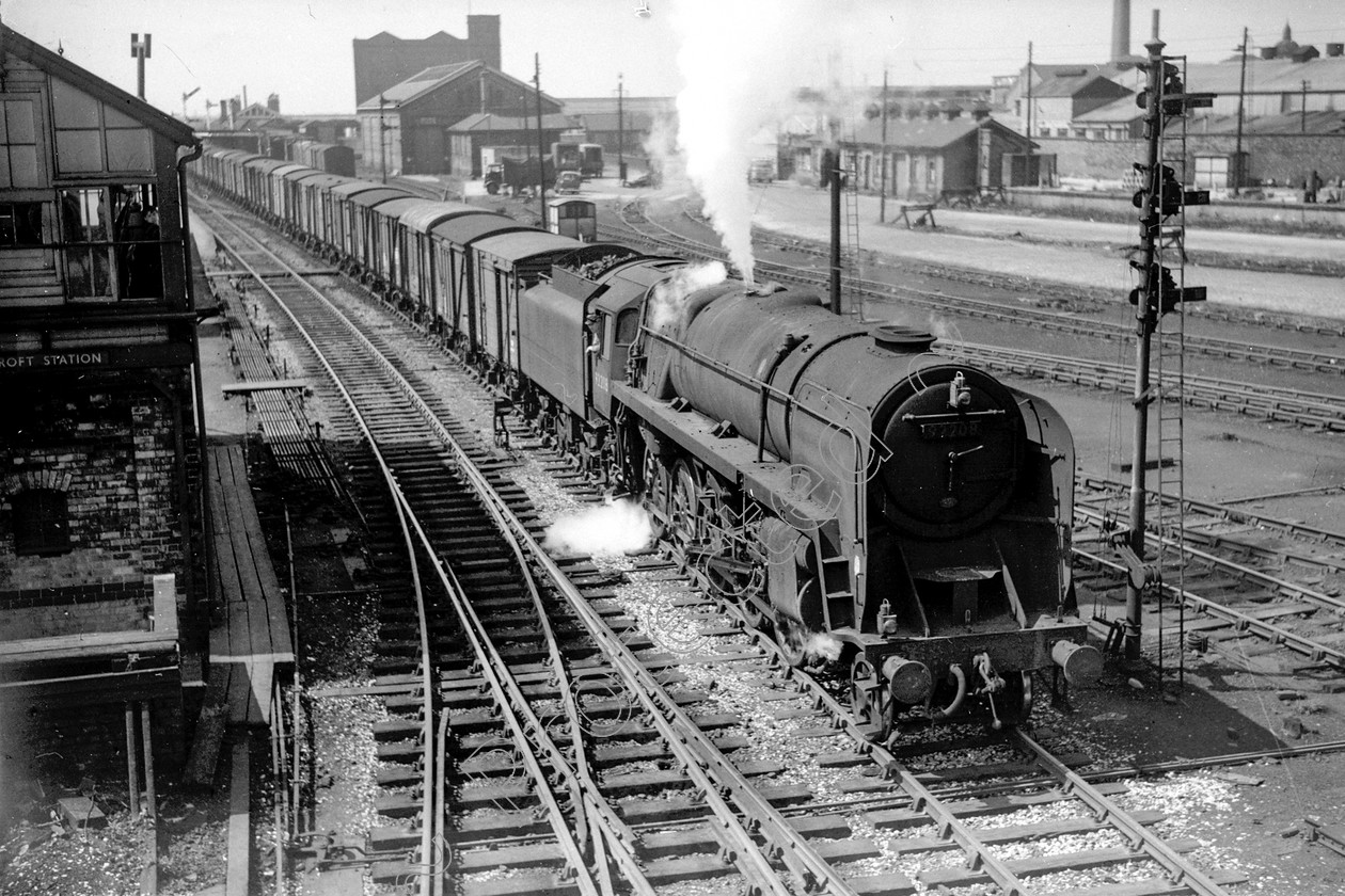 WD2680 
 ENGINE CLASS: BR Class 9 ENGINE NUMBER: 92208 LOCATION: Patricroft DATE: 12 May 1964 COMMENTS: 
 Keywords: 12 May 1964, 92208, BR Class 9, Cooperline, Patricroft, Steam, WD Cooper, locomotives, railway photography, trains