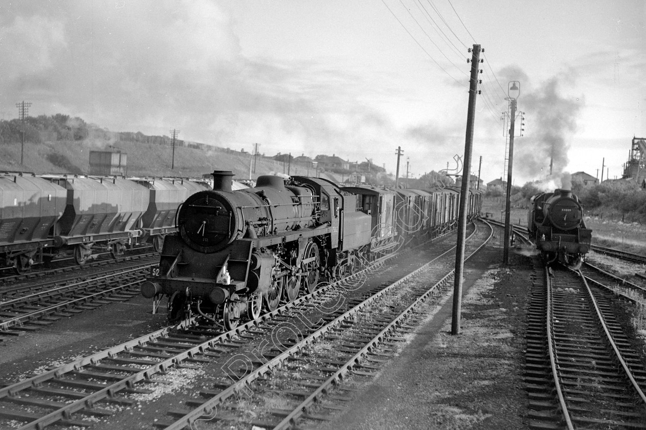 WD2498 
 ENGINE CLASS: BR 75000 4-6-0 ENGINE NUMBER: 75062 LOCATION: Carnforth DATE: 29 June 1967 COMMENTS: 
 Keywords: 29 June 1967, 75062, BR 75000 4-6-0, Carnforth, Cooperline, Steam, WD Cooper, locomotives, railway photography, trains