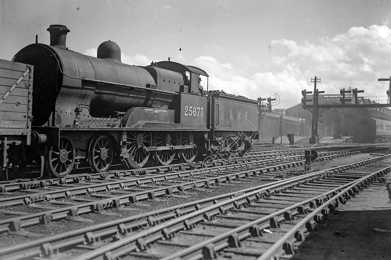 WD0939 
 ENGINE CLASS: L.N.W.R. ENGINE NUMBER: 25673 LOCATION: Stafford DATE: 25 August 1948 COMMENTS: 
 Keywords: 25 August 1948, 25673, Cooperline, L.N.W.R., Stafford, Steam, WD Cooper, locomotives, railway photography, trains