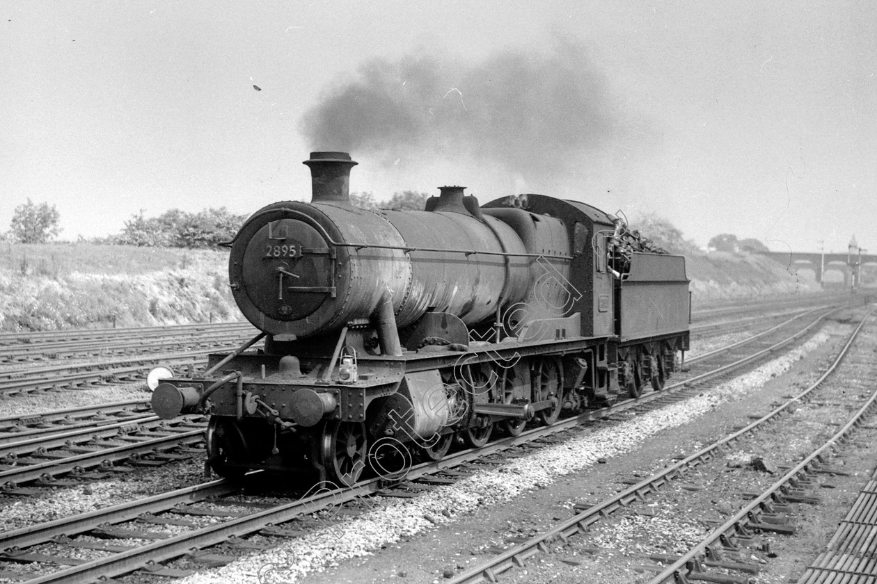 WD2803 
 ENGINE CLASS: GWR ENGINE NUMBER: 2895 LOCATION: near Chester DATE: 27 May 1964 COMMENTS: 
 Keywords: 27 May 1964, 2895, Cooperline, GWR, Near Chester, Steam, WD Cooper, locomotives, railway photography, trains