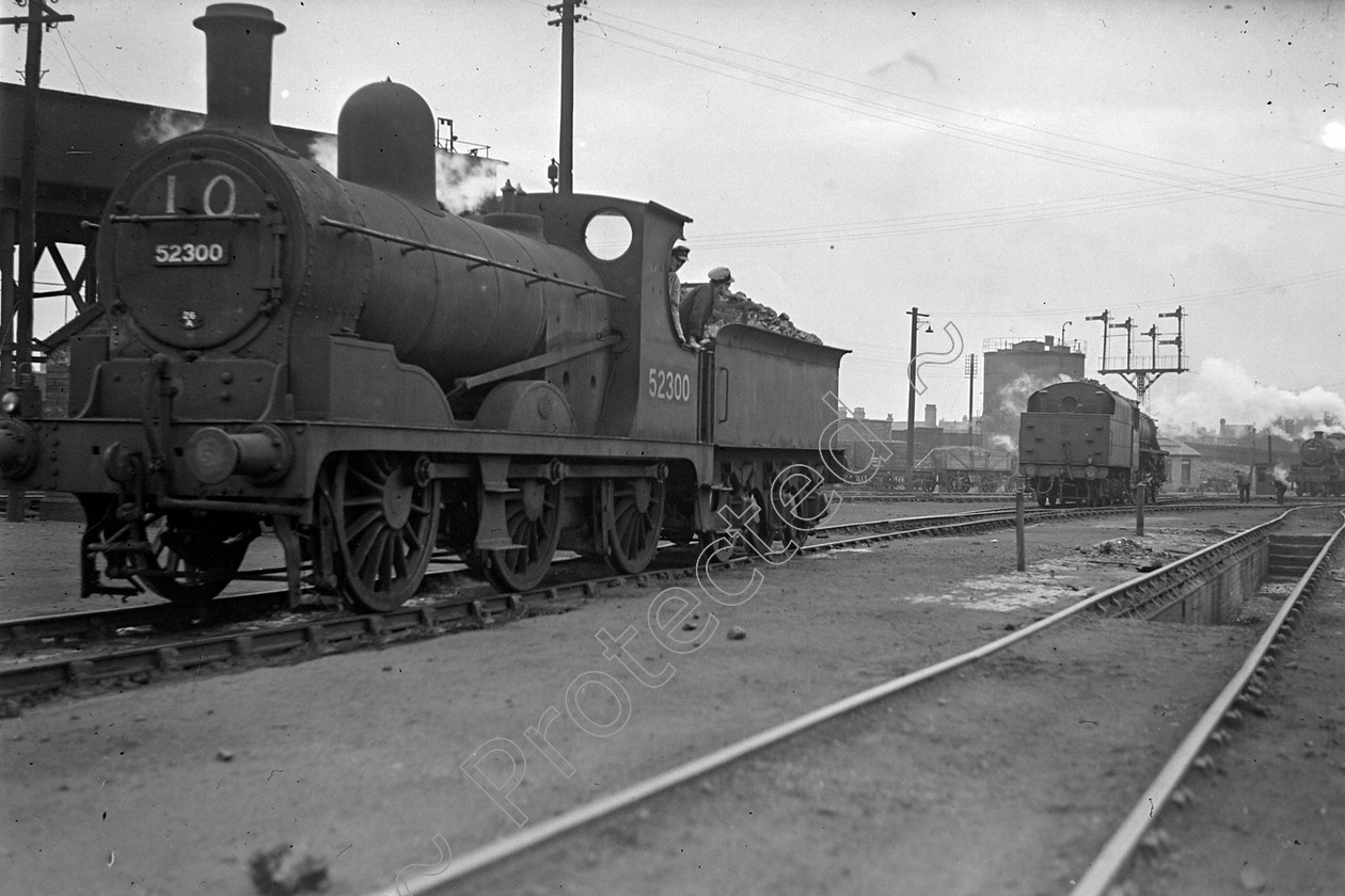 WD0816 
 ENGINE CLASS: Lancashire and Yorkshire ENGINE NUMBER: 52300 LOCATION: Newton Heath DATE: 25 April 1949 COMMENTS: 
 Keywords: 25 April 1949, 52300, Cooperline, Lancashire and Yorkshire, Newton Heath, Steam, WD Cooper, locomotives, railway photography, trains