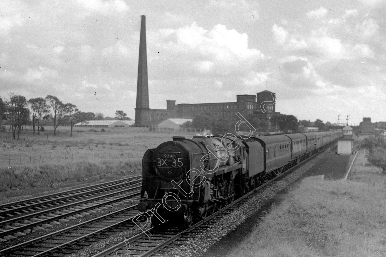 WD2655 
 ENGINE CLASS: BR Class 9 ENGINE NUMBER: 92110 LOCATION: Leyland DATE: 04 September 1964 COMMENTS: 
 Keywords: 04 September 1964, 92110, BR Class 9, Cooperline, Leyland, Steam, WD Cooper, locomotives, railway photography, trains