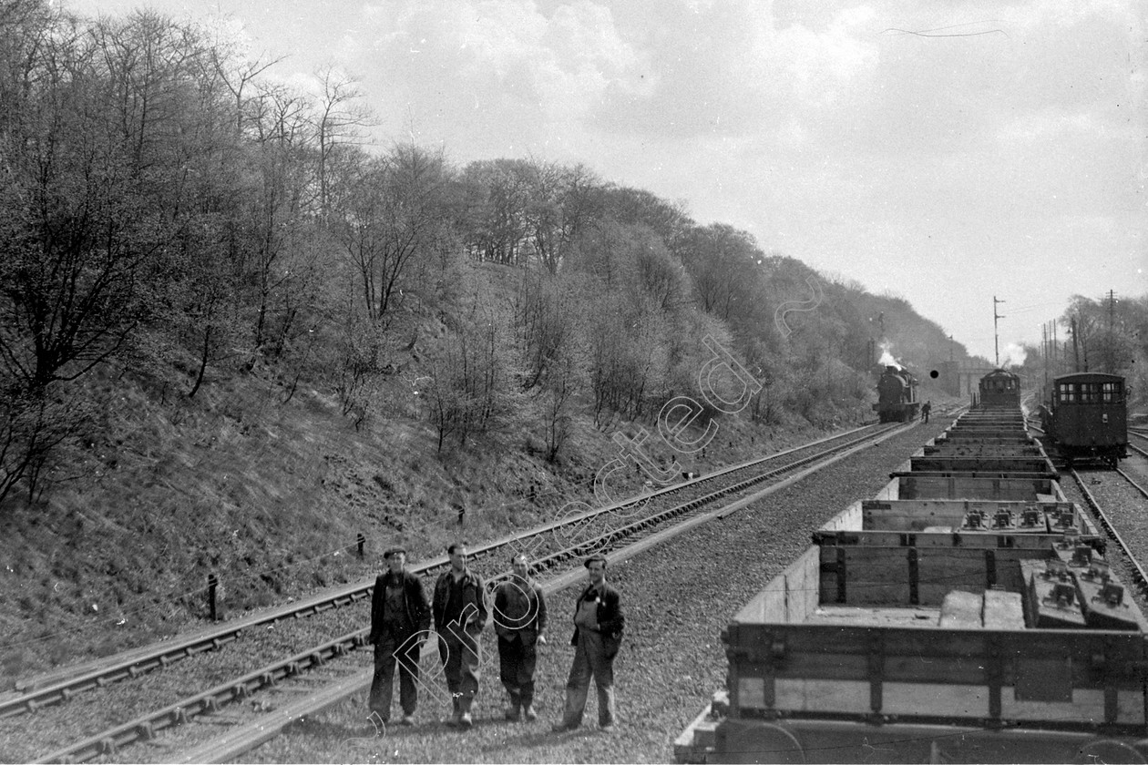 WD2888 
 ENGINE CLASS: Points of Interest ENGINE NUMBER: LOCATION: DATE: 21 April 1950 COMMENTS: with 9302 wrong line working 
 Keywords: 21 April 1950, Cooperline, Points of Interest, Steam, WD Cooper, locomotives, railway photography, trains, with 9302 wrong line working