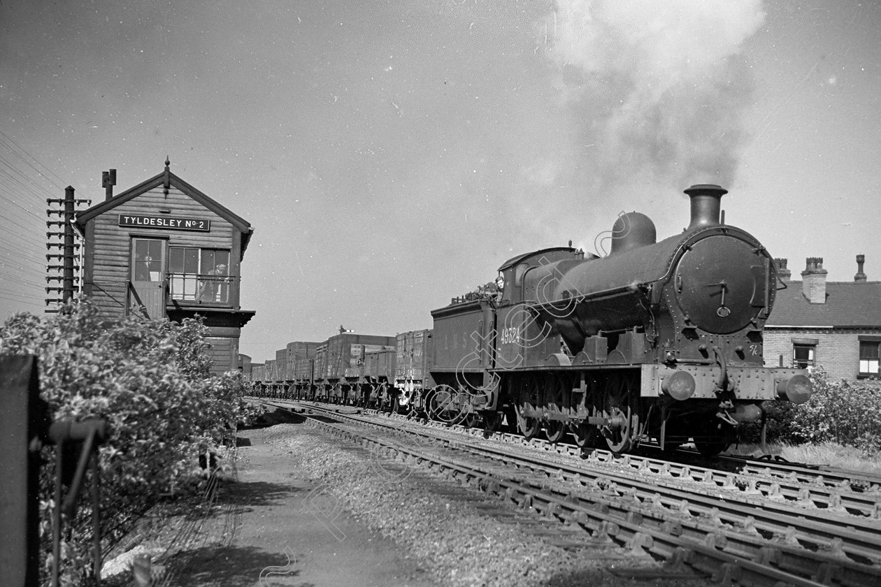 WD0960 
 ENGINE CLASS: L.N.W.R. ENGINE NUMBER: 49324 LOCATION: Tyldesley DATE: 00.05.1948 COMMENTS: 
 Keywords: 00.05.1948, 49324, Cooperline, L.N.W.R., Steam, Tyldesley, WD Cooper, locomotives, railway photography, trains