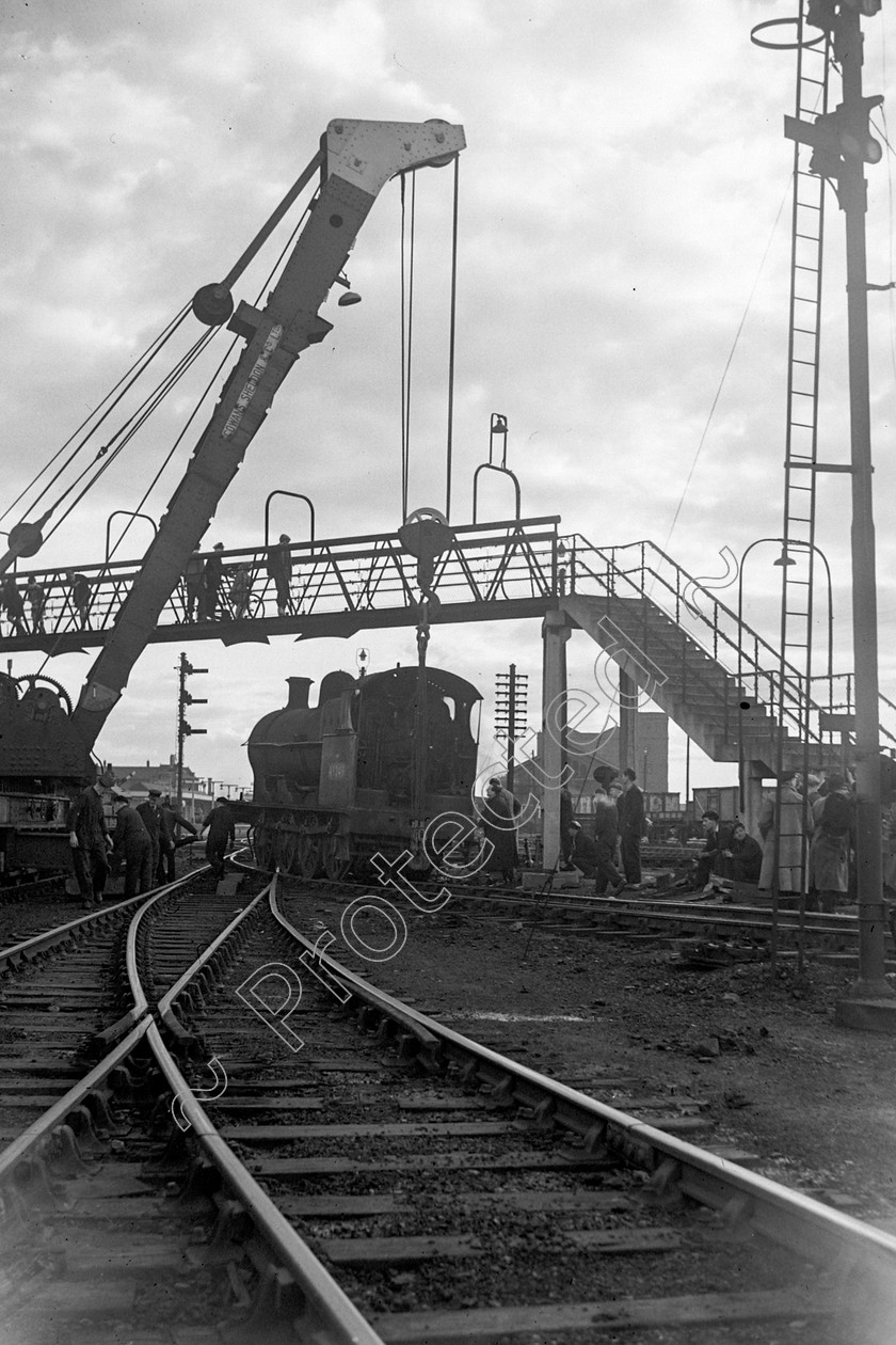 WD0962 
 ENGINE CLASS: L.N.W.R. ENGINE NUMBER: 49249 LOCATION: Patricroft DATE: 00.06.1958 COMMENTS: 
 Keywords: 00.06.1958, 49249, Cooperline, L.N.W.R., Patricroft, Steam, WD Cooper, locomotives, railway photography, trains