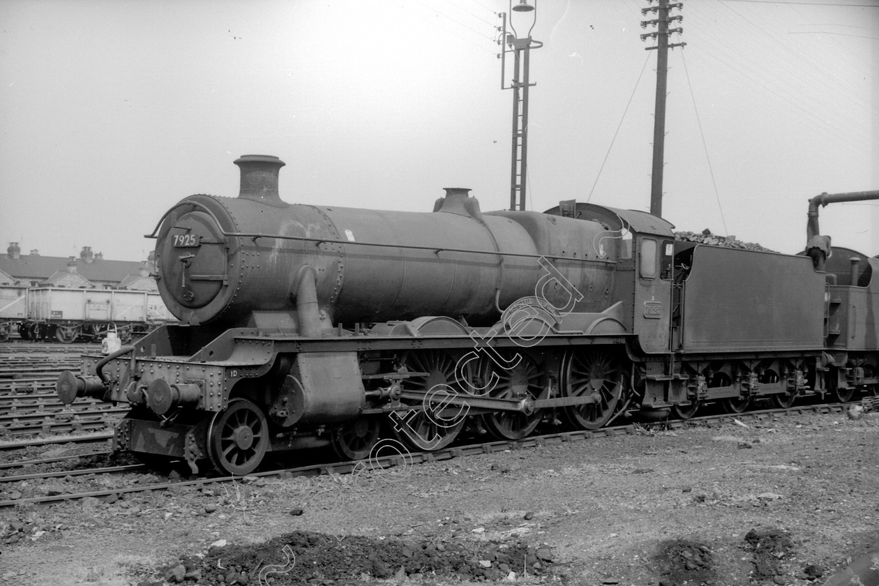 WD2838 
 ENGINE CLASS: GWR ENGINE NUMBER: 7925 LOCATION: Mold DATE: 27 May 1964 COMMENTS: 
 Keywords: 27 May 1964, 7925, Cooperline, GWR, Mold, Steam, WD Cooper, locomotives, railway photography, trains