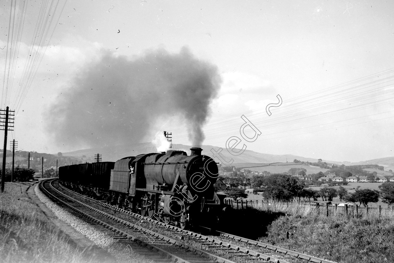 WD2052 
 ENGINE CLASS: Stanier Class 8 2-8-0 ENGINE NUMBER: 48503 LOCATION: Chapel-en-le-Firth DATE: 00.10.1950 COMMENTS: 
 Keywords: 00.10.1950, 48503, Chapel-en-le-Firth, Cooperline, Stanier Class 8 2-8-0, Steam, WD Cooper, locomotives, railway photography, trains