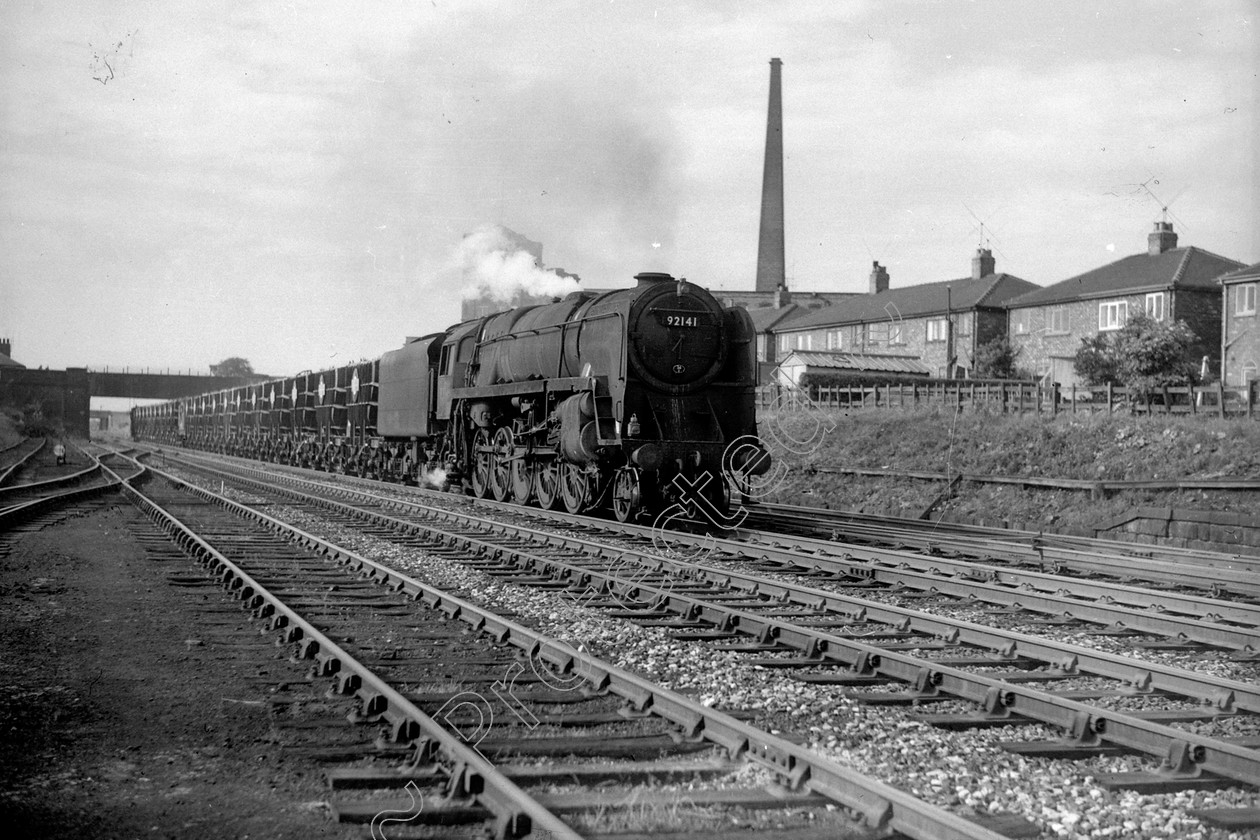 WD2662 
 ENGINE CLASS: BR Class 9 ENGINE NUMBER: 92141 LOCATION: Leyland DATE: 03 July 1964 COMMENTS: 
 Keywords: 03 July 1964, 92141, BR Class 9, Cooperline, Leyland, Steam, WD Cooper, locomotives, railway photography, trains