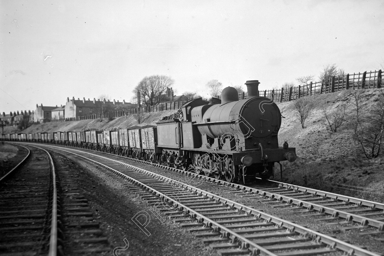WD0952 
 ENGINE CLASS: L.N.W.R. ENGINE NUMBER: 9076 LOCATION: Roe Green DATE: 14 April 1949 COMMENTS: 
 Keywords: 14 April 1949, 9076, Cooperline, L.N.W.R., Roe Green, Steam, WD Cooper, locomotives, railway photography, trains