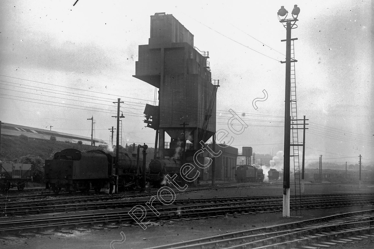 WD2764 
 ENGINE CLASS: Motive Power depots and cranes ENGINE NUMBER: LOCATION: Agecroft DATE: 14 July 1950 COMMENTS: 
 Keywords: 14 July 1950, Agecroft, Cooperline, Motive Power depots and cranes, Steam, WD Cooper, locomotives, railway photography, trains